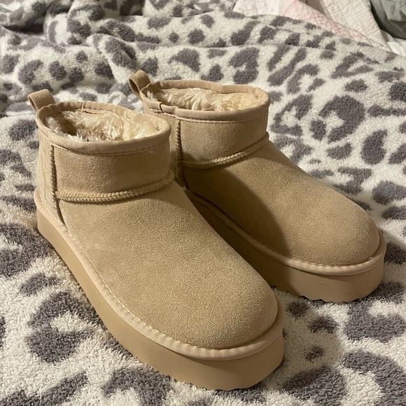 Beach by Matisse natural breckenridge UGG boots!! BRAND NEW!! - Picture 5 of 6